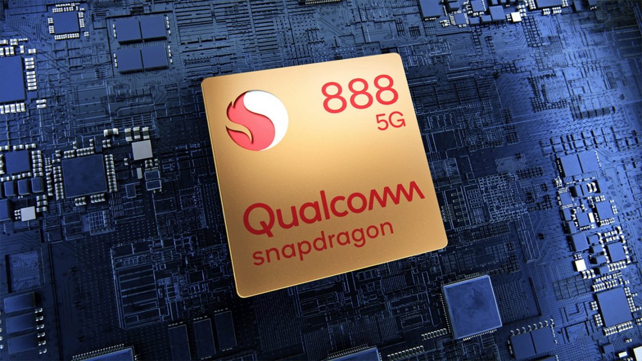 Imagem mostra o processador Qualcomm Snapdragon 888, cuja alta demanda tem causado dificuldade para a fabricante