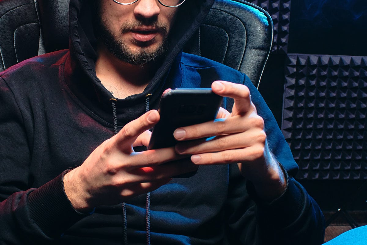 hacker recebendo dados pelo tiktok