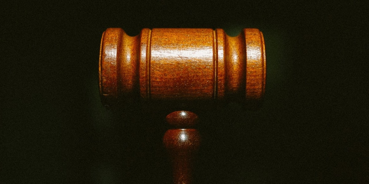 Parler processa Amazon de novo