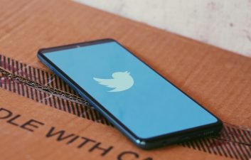 Ações do Twitter caem 11% e empresa fala em dar “reboot”