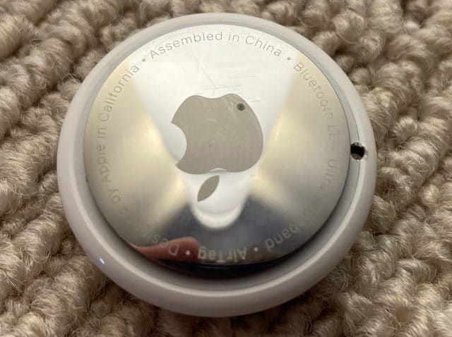AirTag com um buraco de furadeira, apenas para que o usuário pudesse pendurá-la em um chaveiro: procedimento viola a garantia da Apple e pode danificar permanentemente o produto