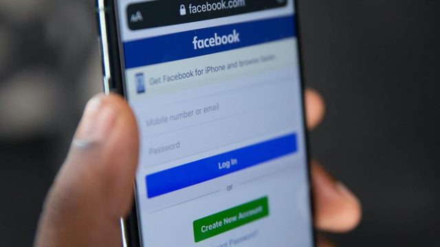 Vazamento do Facebook que era vendido no Telegram é divulgado em fórum da internet. Saiba como descobrir se o seu Facebook foi vazado. Foto: Solen Feyissa/Unsplash