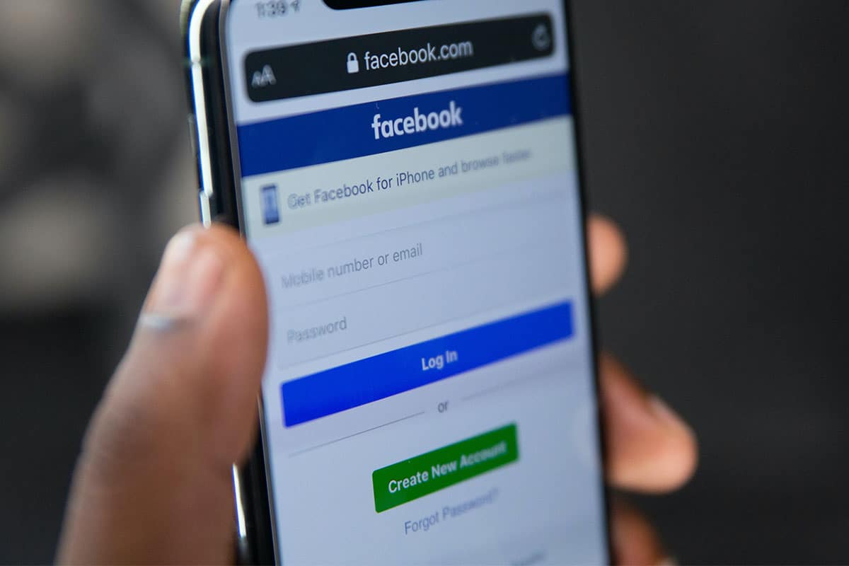 Vazamento do Facebook que era vendido no Telegram é divulgado em fórum da internet. Saiba como descobrir se o seu Facebook foi vazado. Foto: Solen Feyissa/Unsplash