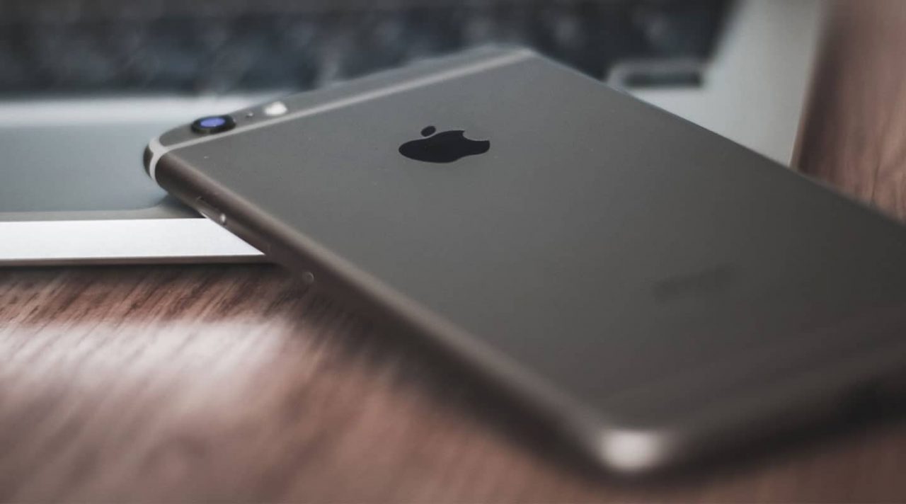 Apple registra patente para transformar um passaporte no iPhone - Foto: AltumCode/Unsplash