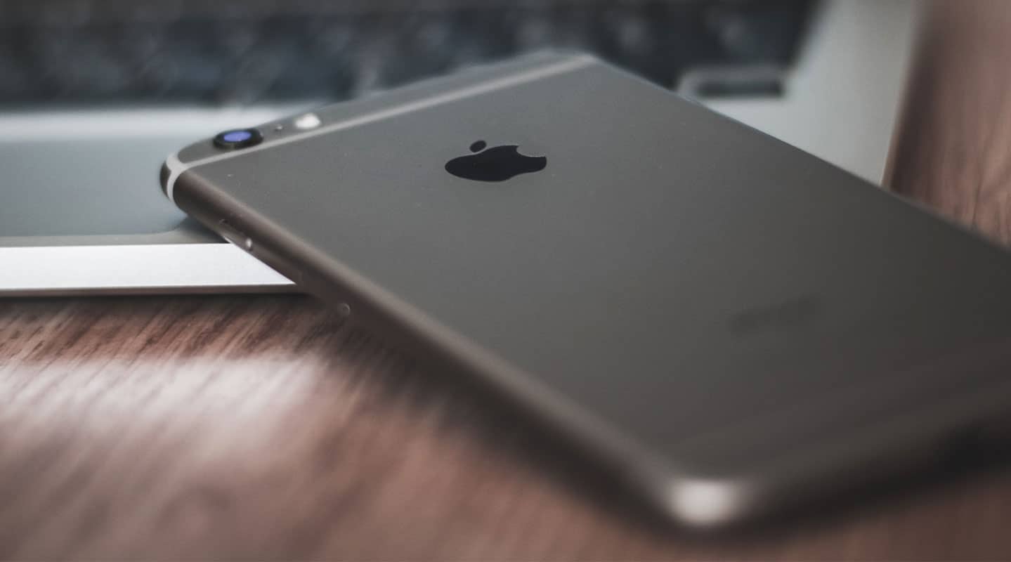 Apple registra patente para transformar um passaporte no iPhone - Foto: AltumCode/Unsplash