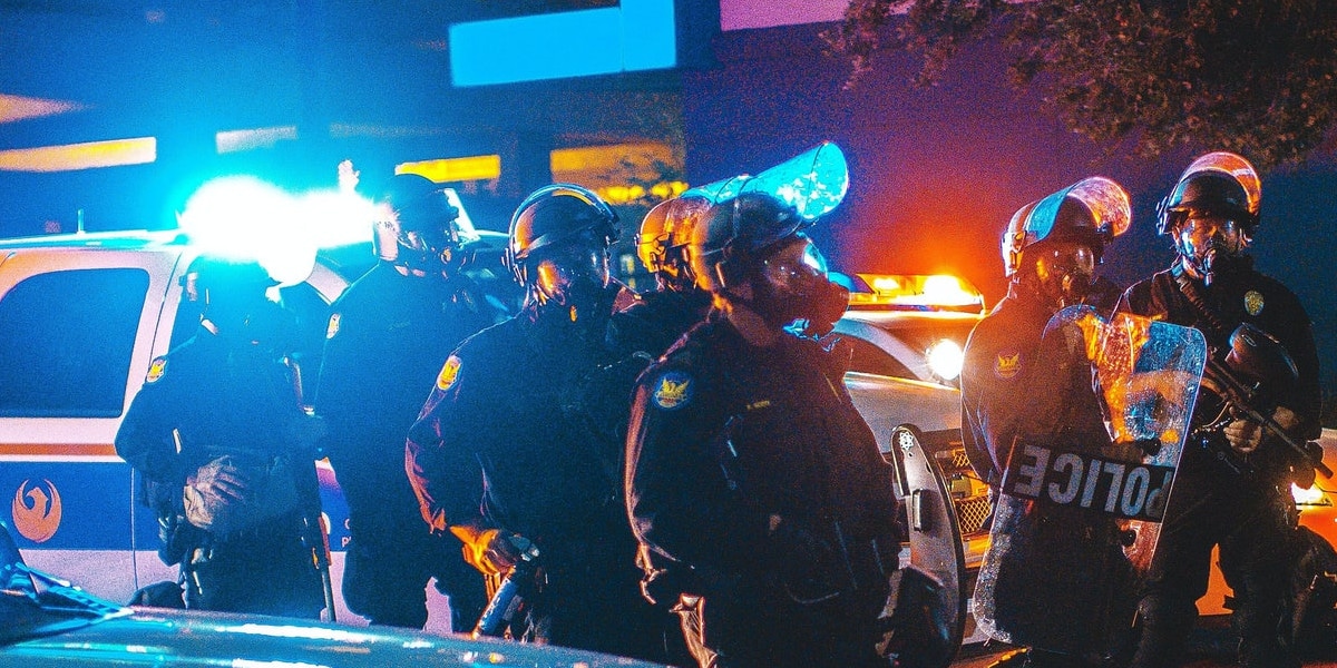 Twitch vai chamar a polícia em caso de ameaças mesmo fora da plataforma