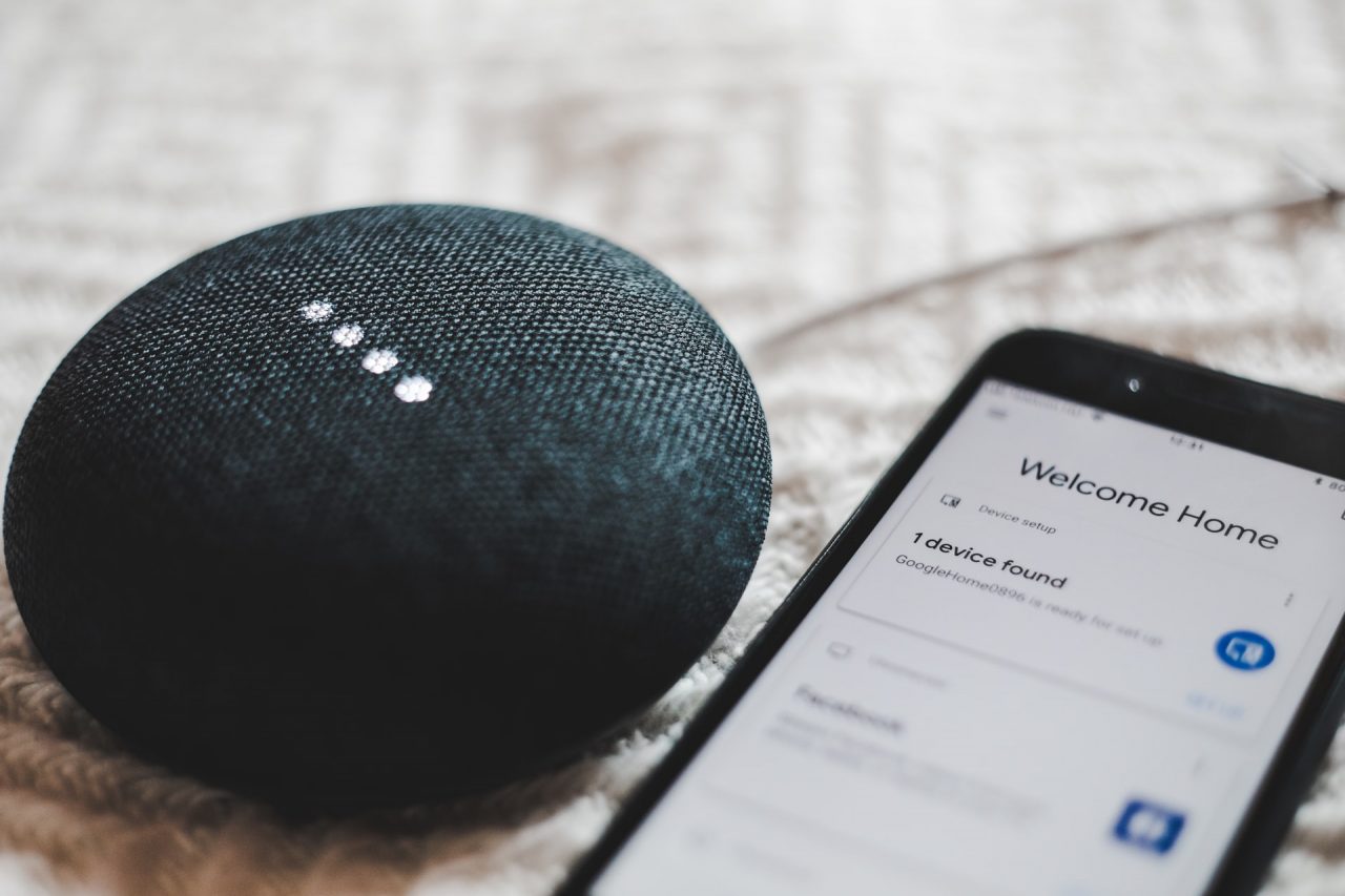 Assistente virtual do Google ganha atualização que te ajuda a achar celular perdido. Imagem: Bence Boros/Unsplash