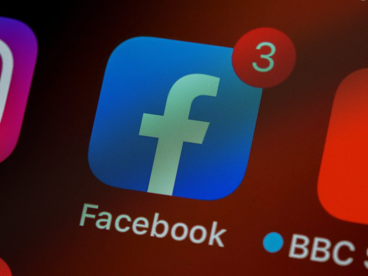 Facebook e Instagram ficam fora do ar no mundo inteiro. Foto: Brett Jordan/Unsplash