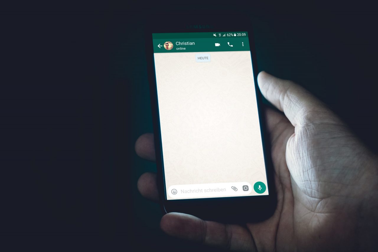 Recurso de mensagens que autodestroem do Whatsapp tem falha de segurança. Imagem: Christian Wiediger/Unsplash