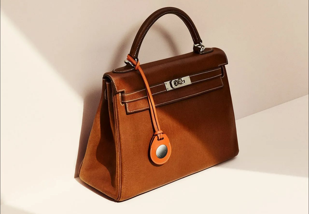 AirTag da Apple em acessório de luxo da Hermès