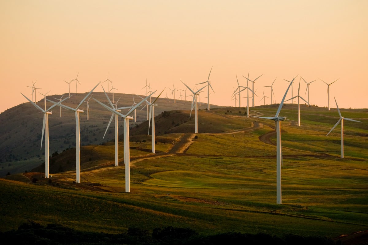 Facebook atinge patamar de energia renovável. Imagem de um sítio de energia eólica