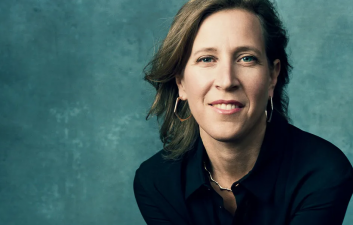 CEO do YouTube, Susan Wojcicki recebe prêmio patrocinado pelo… YouTube