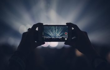 Truque do iPhone permite gravar vídeo e tocar música no estilo TikTok