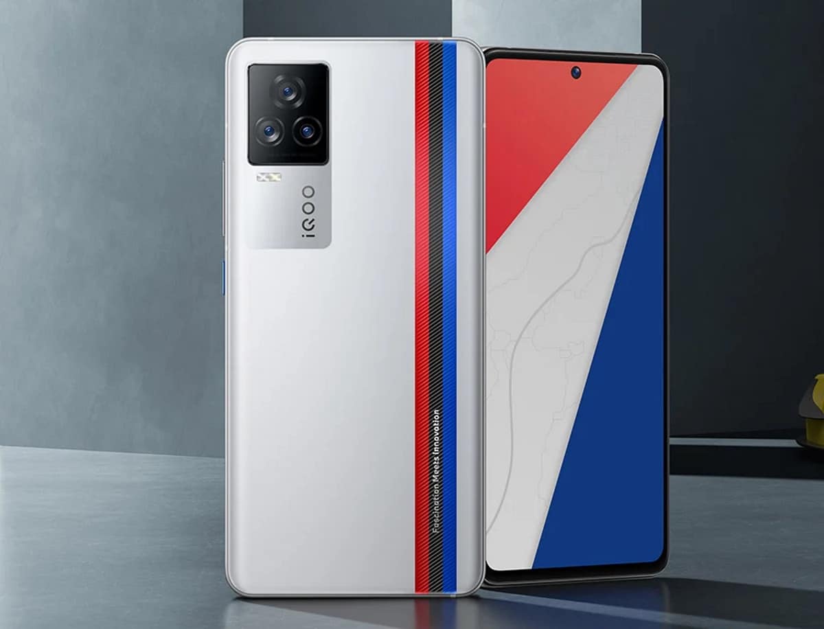 Imagem mostra o flagship iQOO 7 Legend, que superou os principais rivais nos testes na plataforma AnTuTu