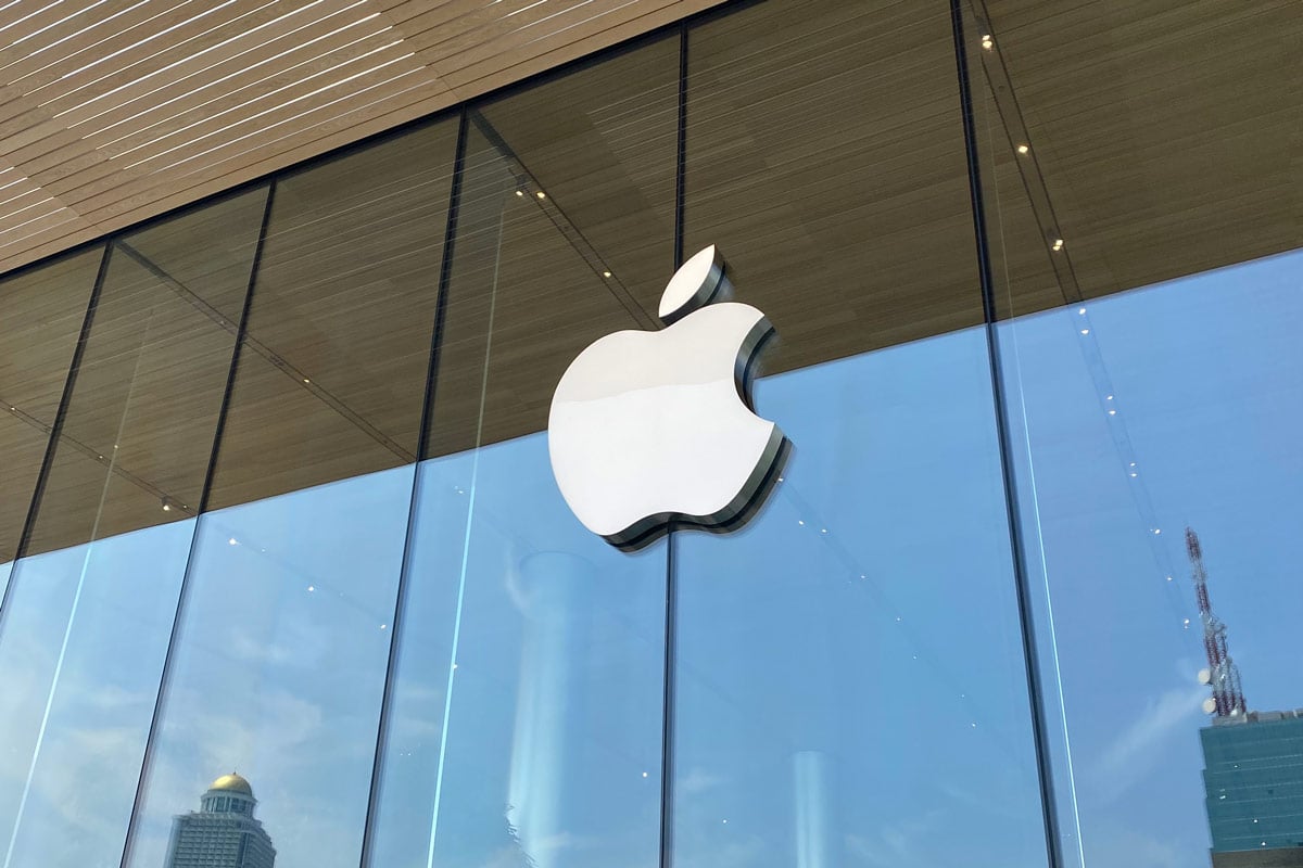 Logo da Apple em uma de suas sedes