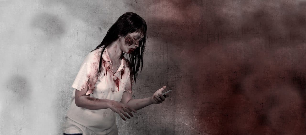 Zumbi com um dispositivo mobile