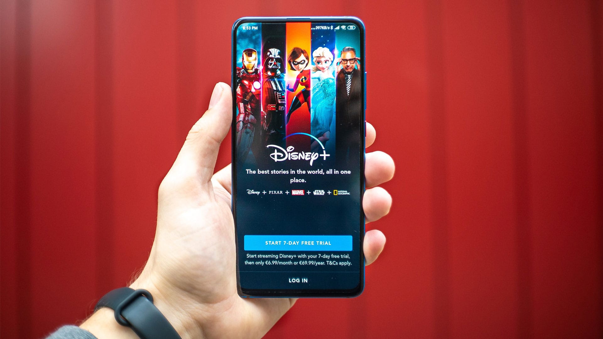 Disney+ e Amazon divulgam parceria para expandir plataforma de streaming no mundo. Imagem: Mika Baumeister/Unsplash