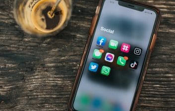 Redes sociais no Top 10 de lista de apps que mais gastam bateria, diz estudo