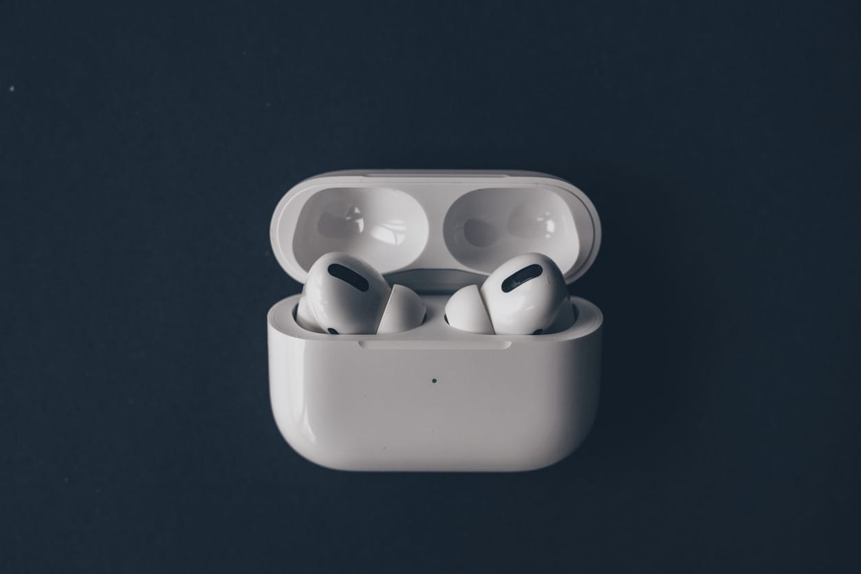 Apple AirPods Pro em sua case