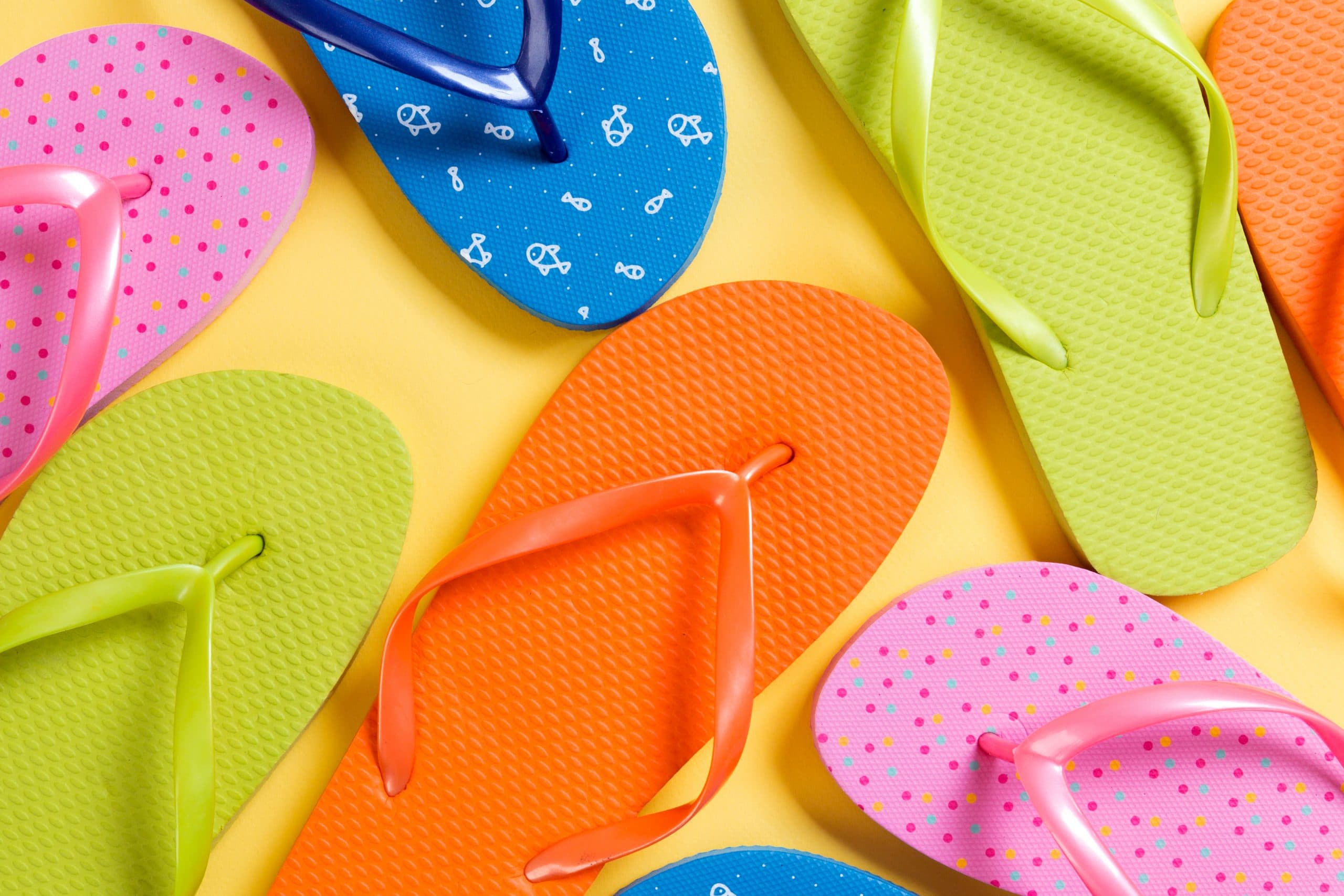 Montagem com diversas Havaianas coloridas, empresa entrará no mercado de NFTs