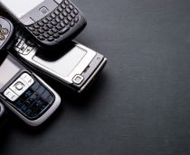 Em nome da saúde mental, jovens estão abandonando smartphones por celulares antigos