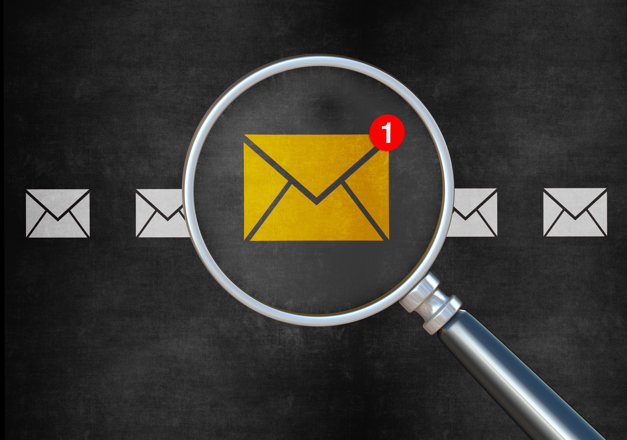 Lupa investigando e-mail