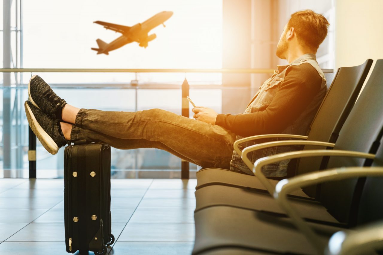 Aeroporto internacional de Guarulhos tem conexão OpenRoaming Wi-FI 6 gratuita para público. Imagem: JeShoots/Unsplash