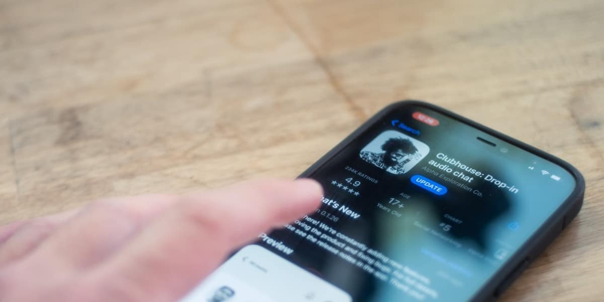 Clubhouse vai criar 50 pilotos de programas de áudio