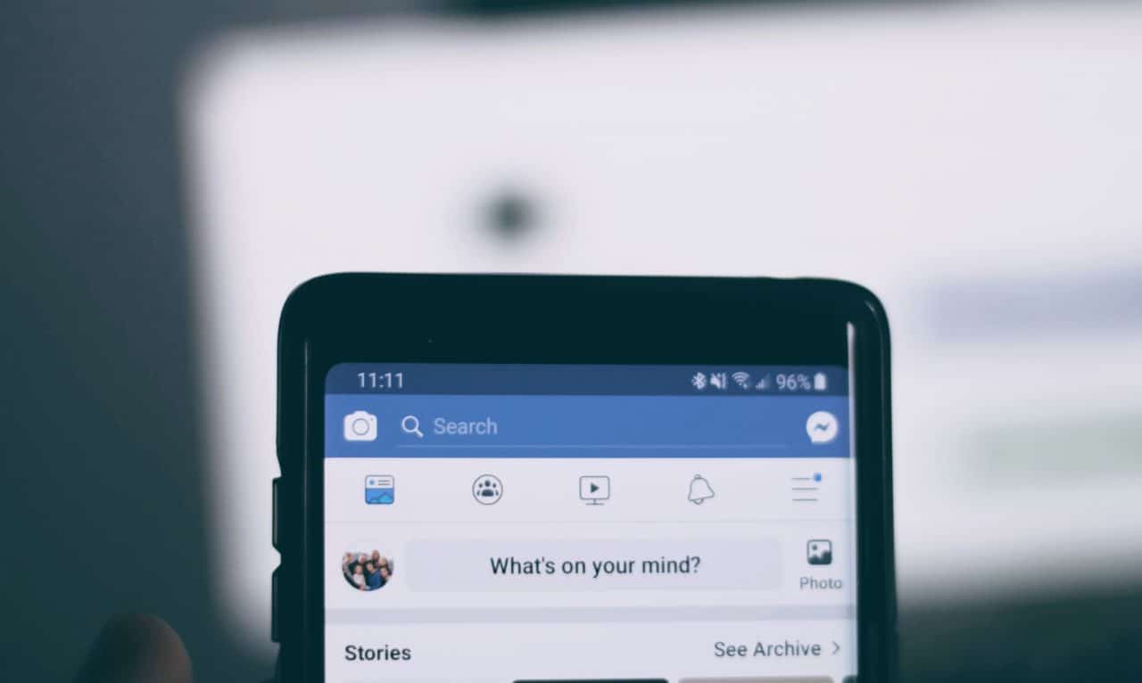 ONG brasileira pede indenização contra Facebook por divulgação ilegal de dados dos usuários. Imagem: Joshua Hoehne/Unsplash