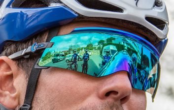 Oakley lança Kato, óculos de sol com apresentação em realidade aumentada