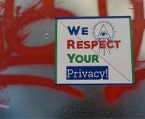 Facebook patrocina estudo que ataca política de privacidade da Apple