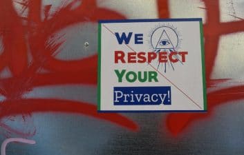 Facebook patrocina estudo que ataca política de privacidade da Apple