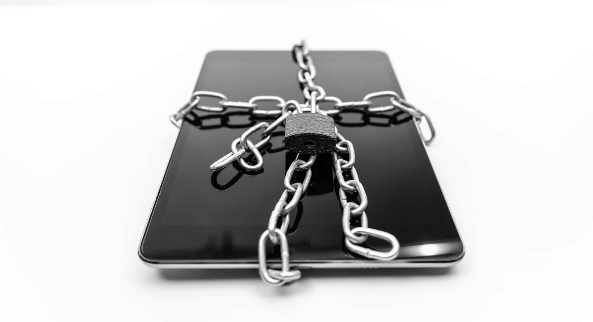 Anatel apreende 346 mil carregadores de celular pirata no primeiro trimestre de 2021