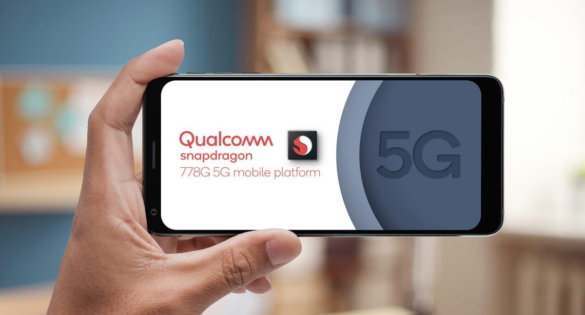 Montagem com um celular exibindo o logotipo do Snapdragon 778G