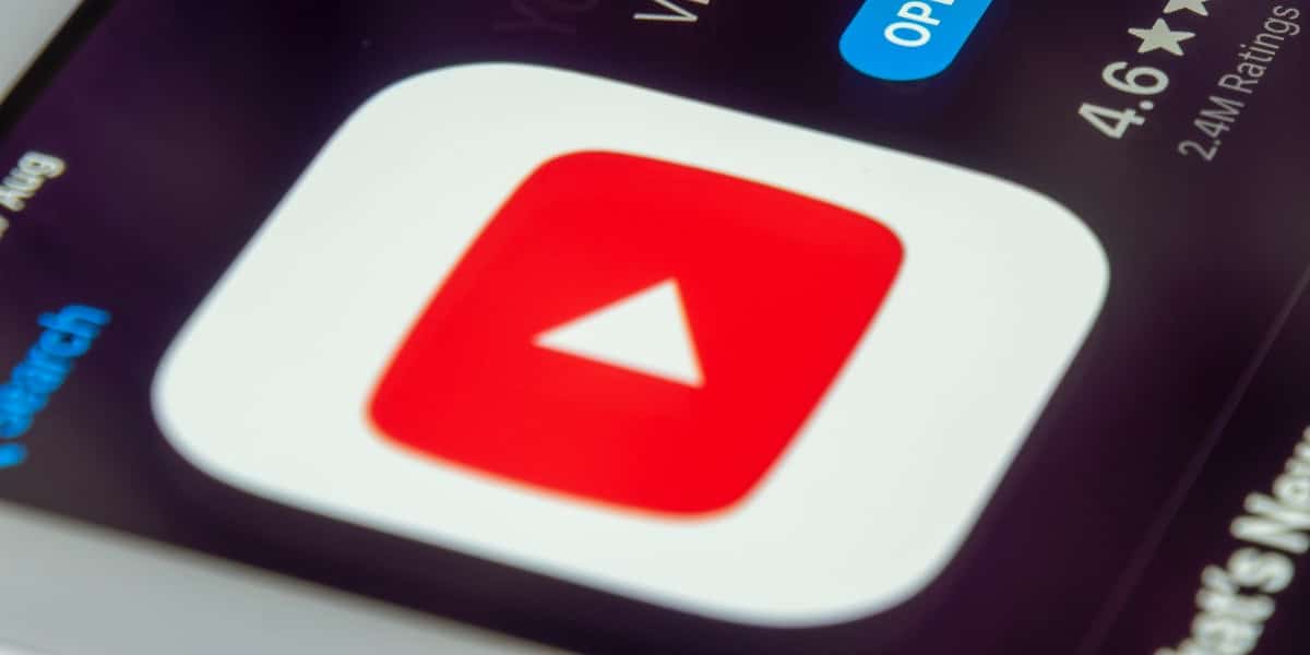 YouTube testa traduzir títulos do inglês