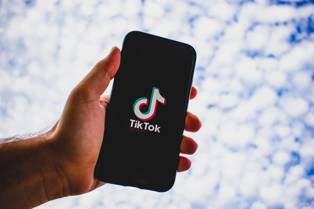 TikTok protegendo crianças de exploração sexual