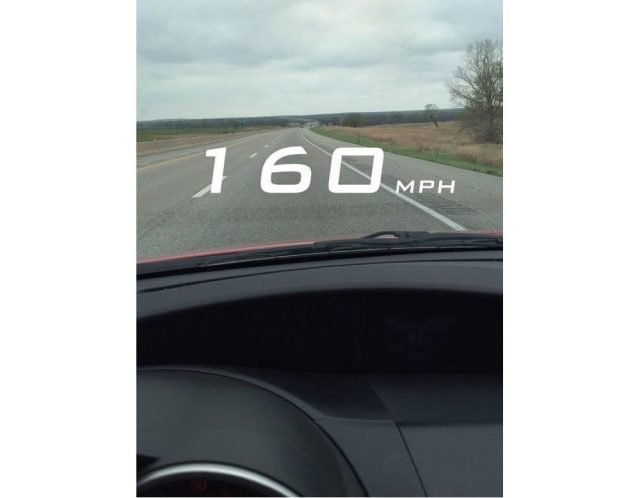 Print de um celular com o filtro de velocidade do Snapchat em uso marcando 160 mph
