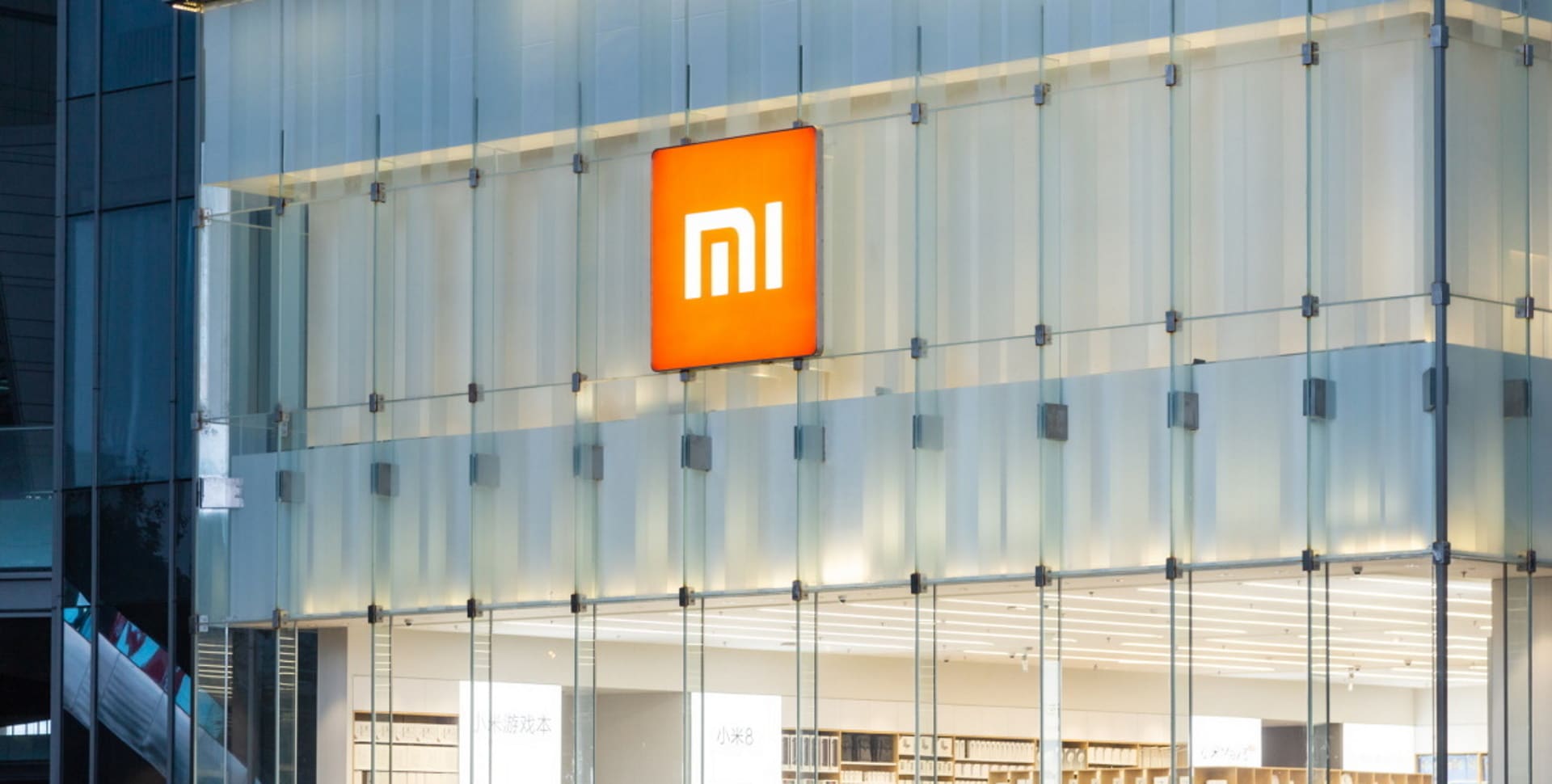 Imagem mostra logo da Xiaomi, que deve lançar o MIUI 13 ainda este ano