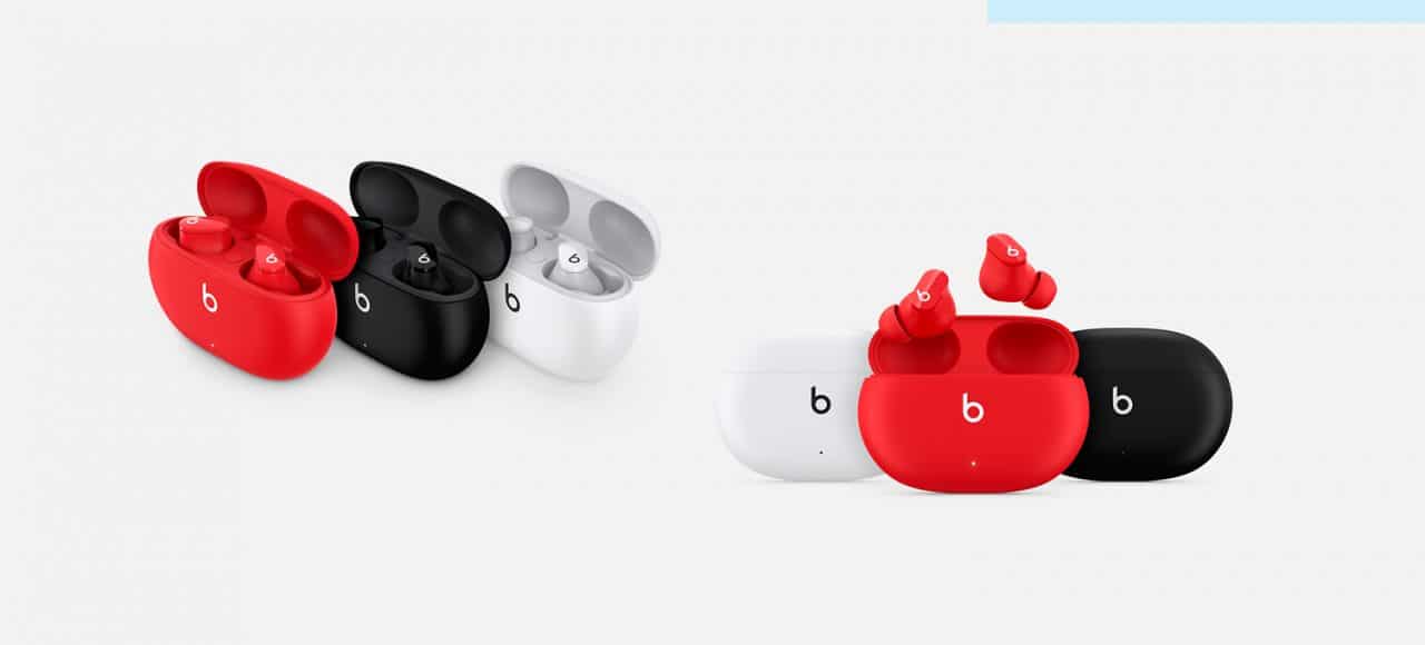 Montagem com o fone Apple Beats Studio Buds nas cores branco, preto e vermelho