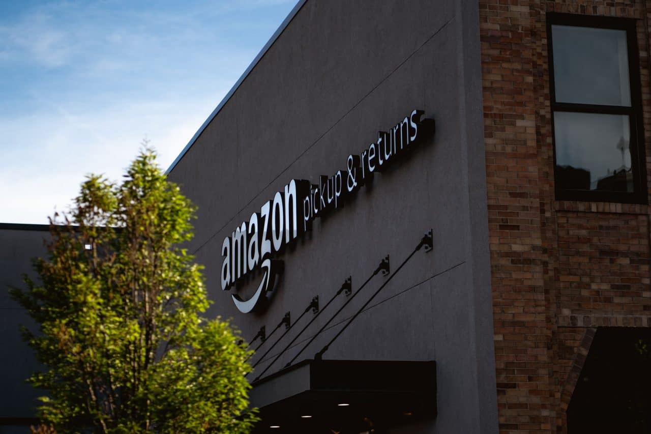 Amazon destrói anualmente milhões de celulares novos. Imagem: Bryan Angelo/Unsplash