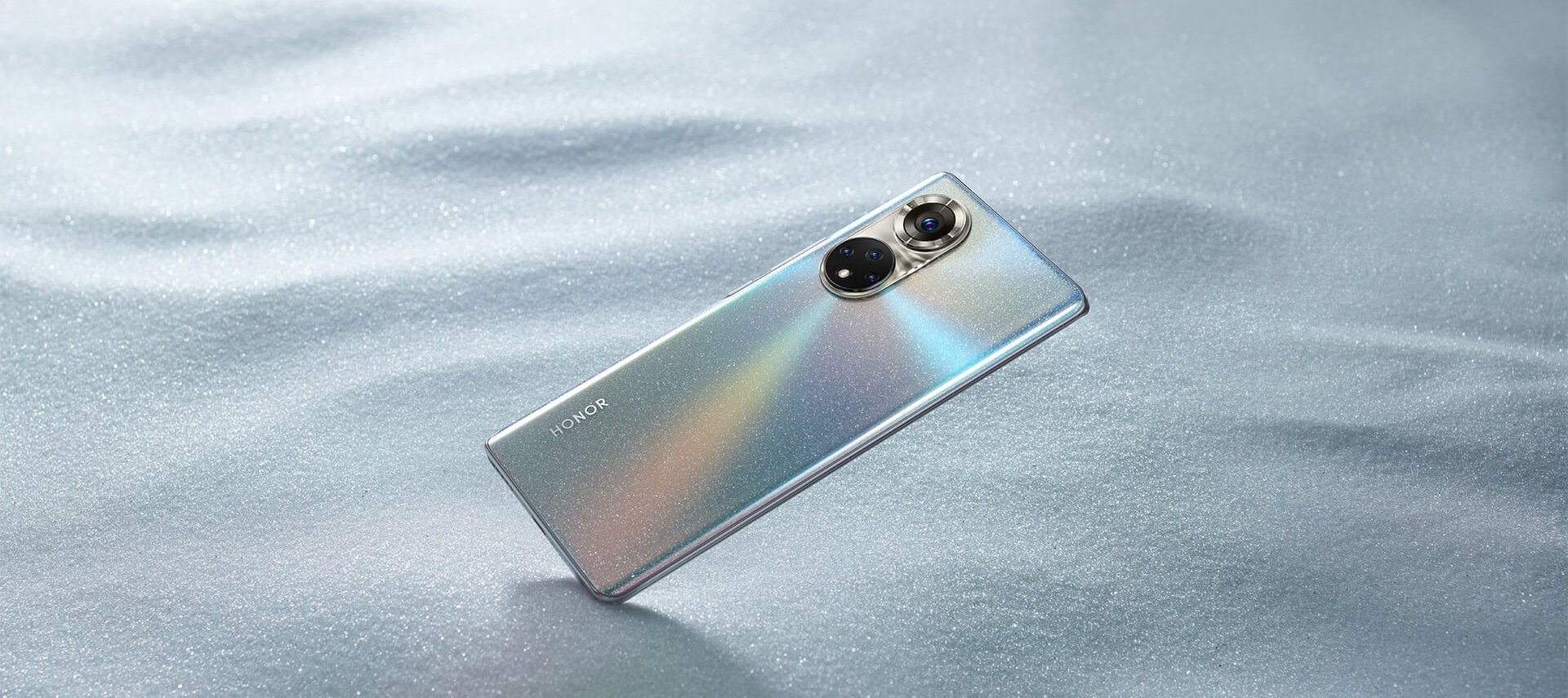 Imagem mostra Honor 50, que teve estreia de gala e vendeu mais de 100 mil unidades em apenas um minuto