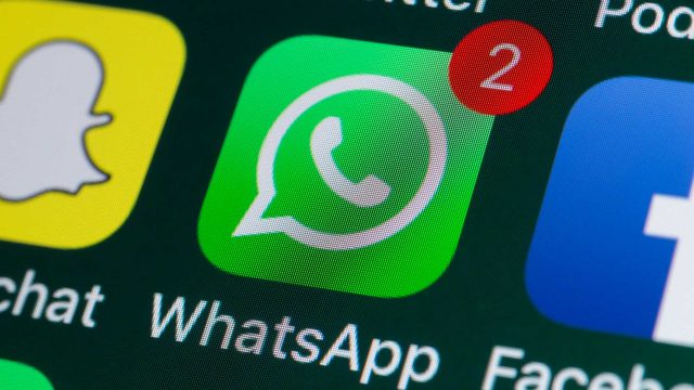 Proprietários de Negócios poderão utilizar o Whatsapp Business sem se preocupar, app ganhou recurso de esconder status de online para lojistas. Imagem: Stockcam/iStock Photos