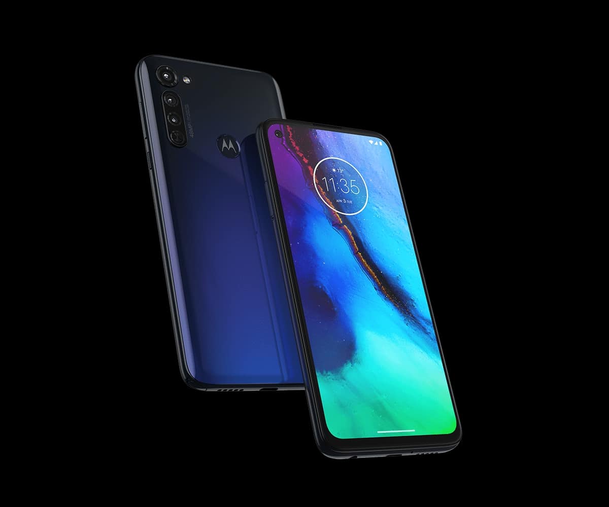 O recém-lançado Moto G Stylus 5G, visto num fundo preto