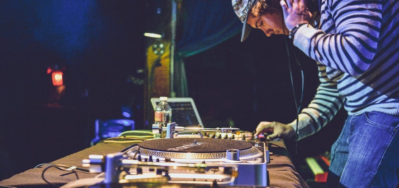 DJ