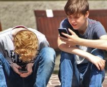 Pesquisa indica que estudos relacionando transtornos mentais a uso de redes sociais são falhos