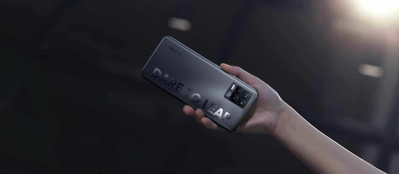 Imagem promocional do Realme 8 Pro, com câmera de 108 MP
