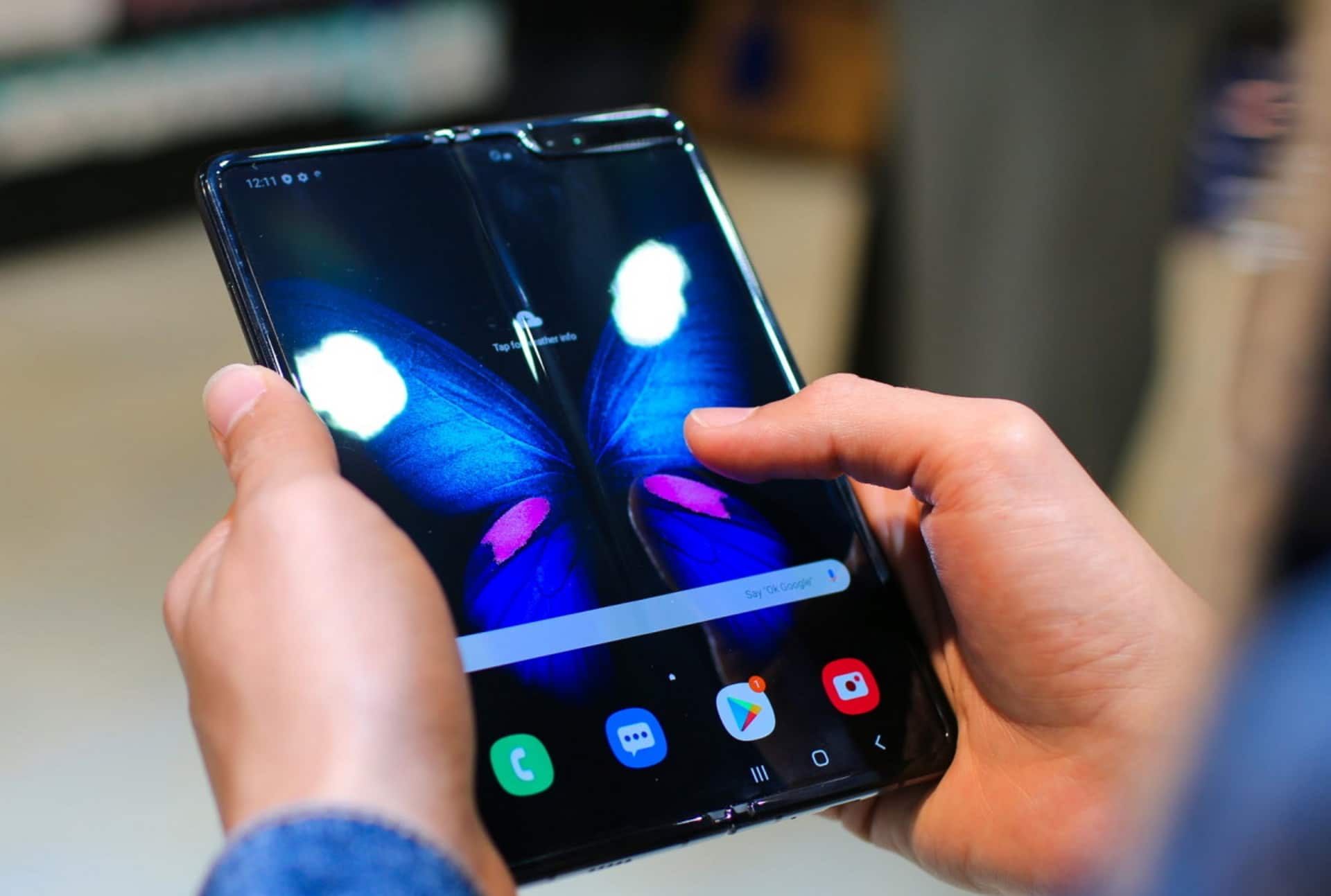 Imagem mostra celular dobrável Samsung, simbolizando que o Galaxy Z Fold 3 pode chegar com duas opções de armazenamento interno