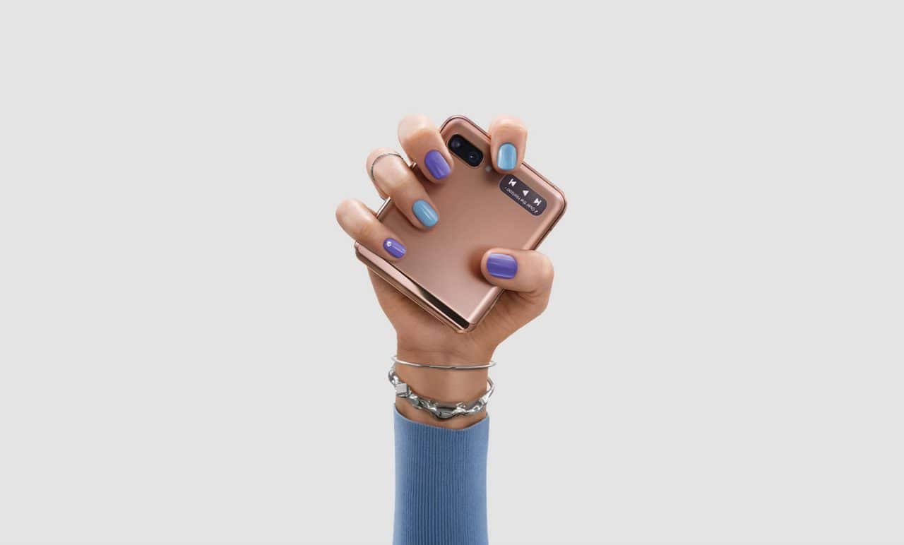 Galaxy Z Flip atual que será sucedido pelo Z Flip 3, já em produção, assim como já está o Z Fold 3
