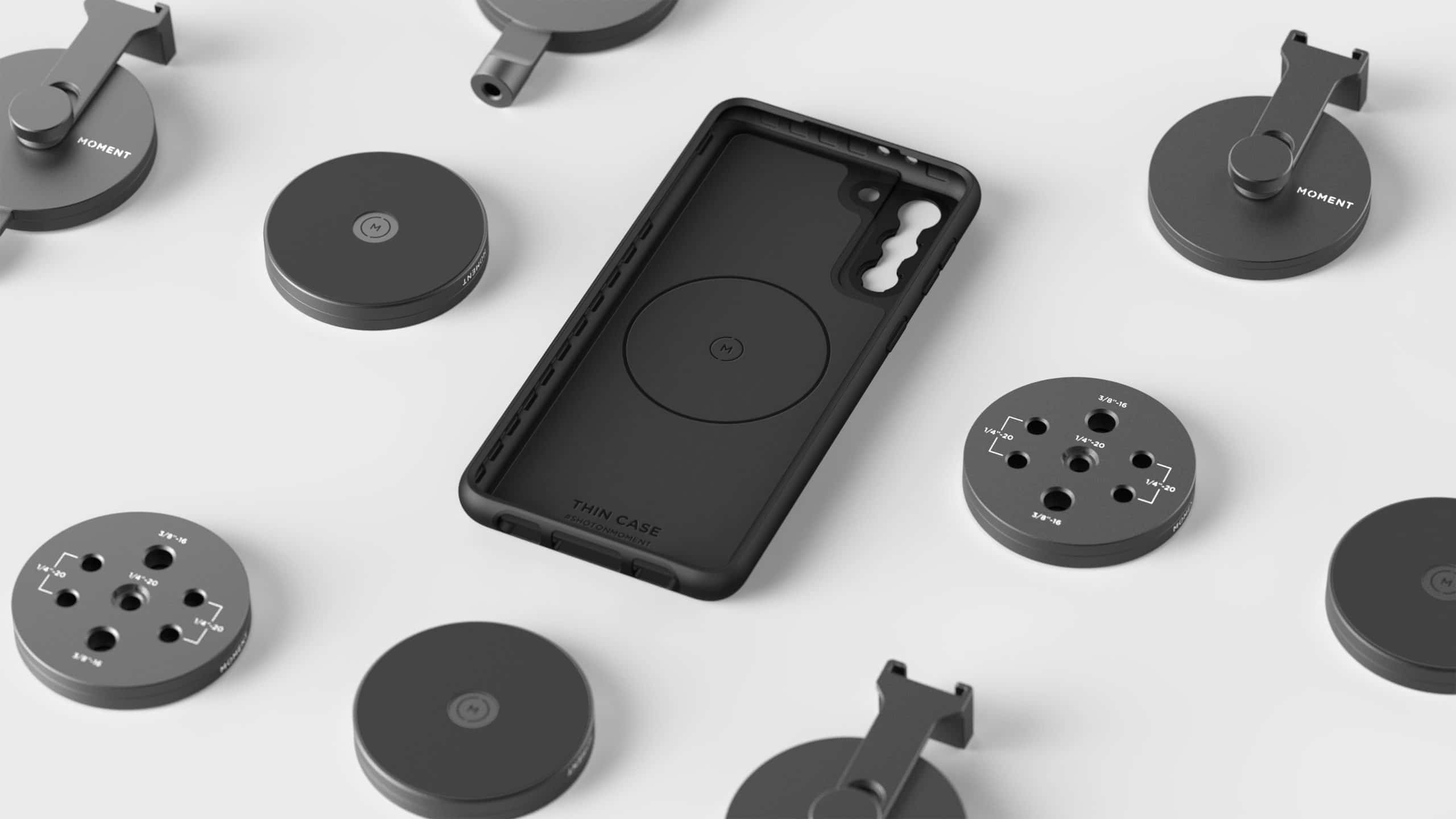 Montagem com a case da Moment para o Galaxy S21, compatível com diversos acessórios fotográficos em padrão MagSafe da empresa