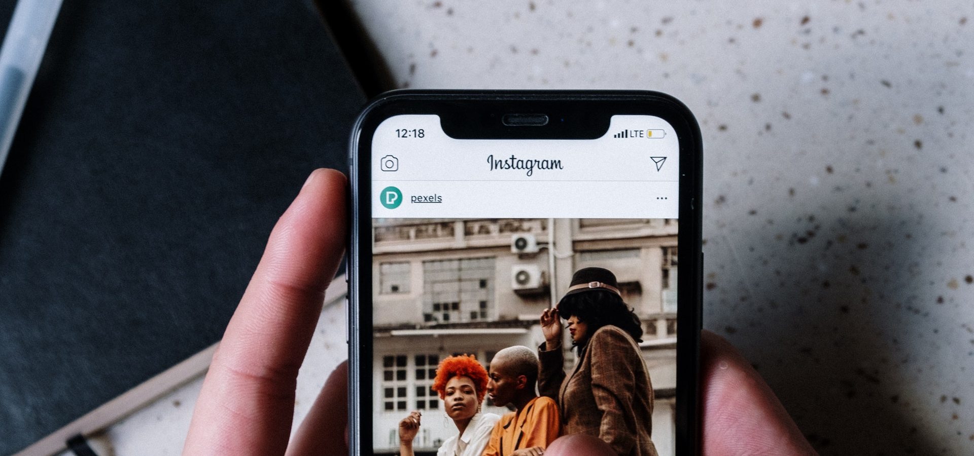 Instagram em uma tela de celular que poderá receber vídeos em tela cheia